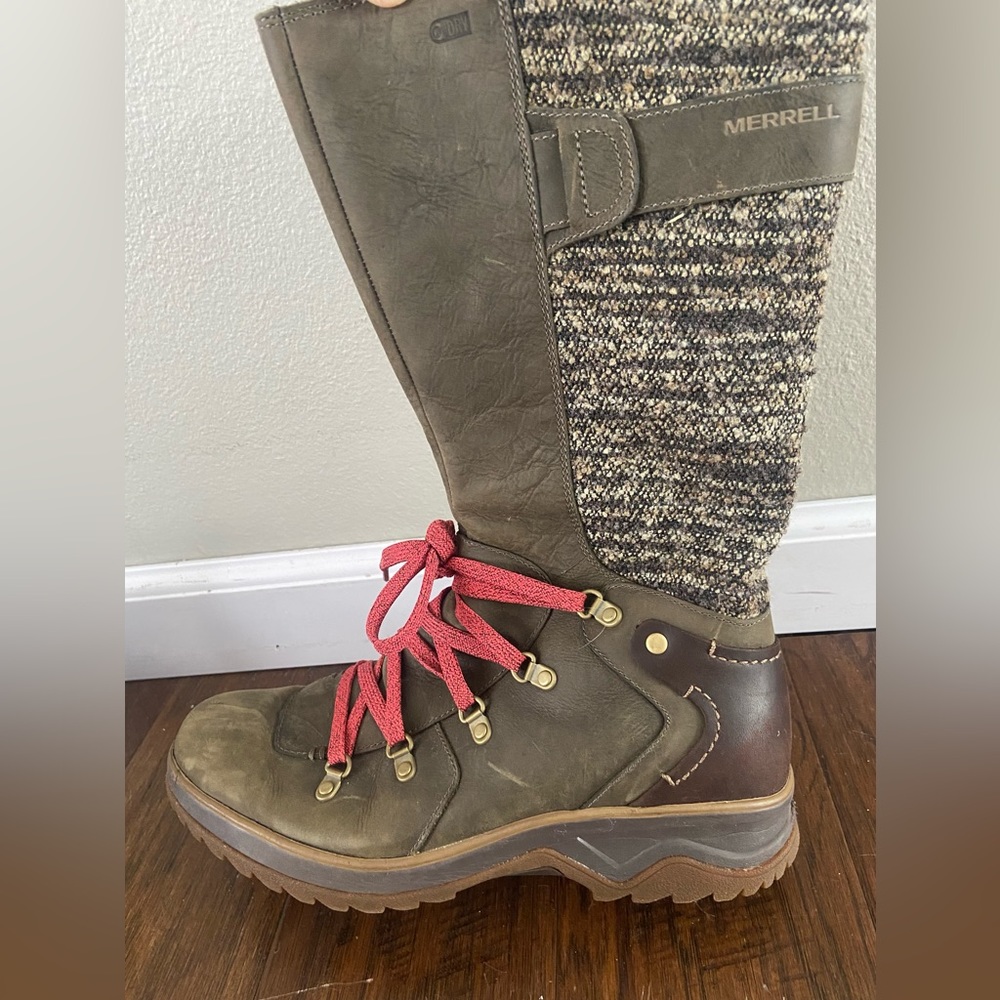 Like new Merrell Women’s  Eventyr Peak Waterproof Boots, Bungee Cord